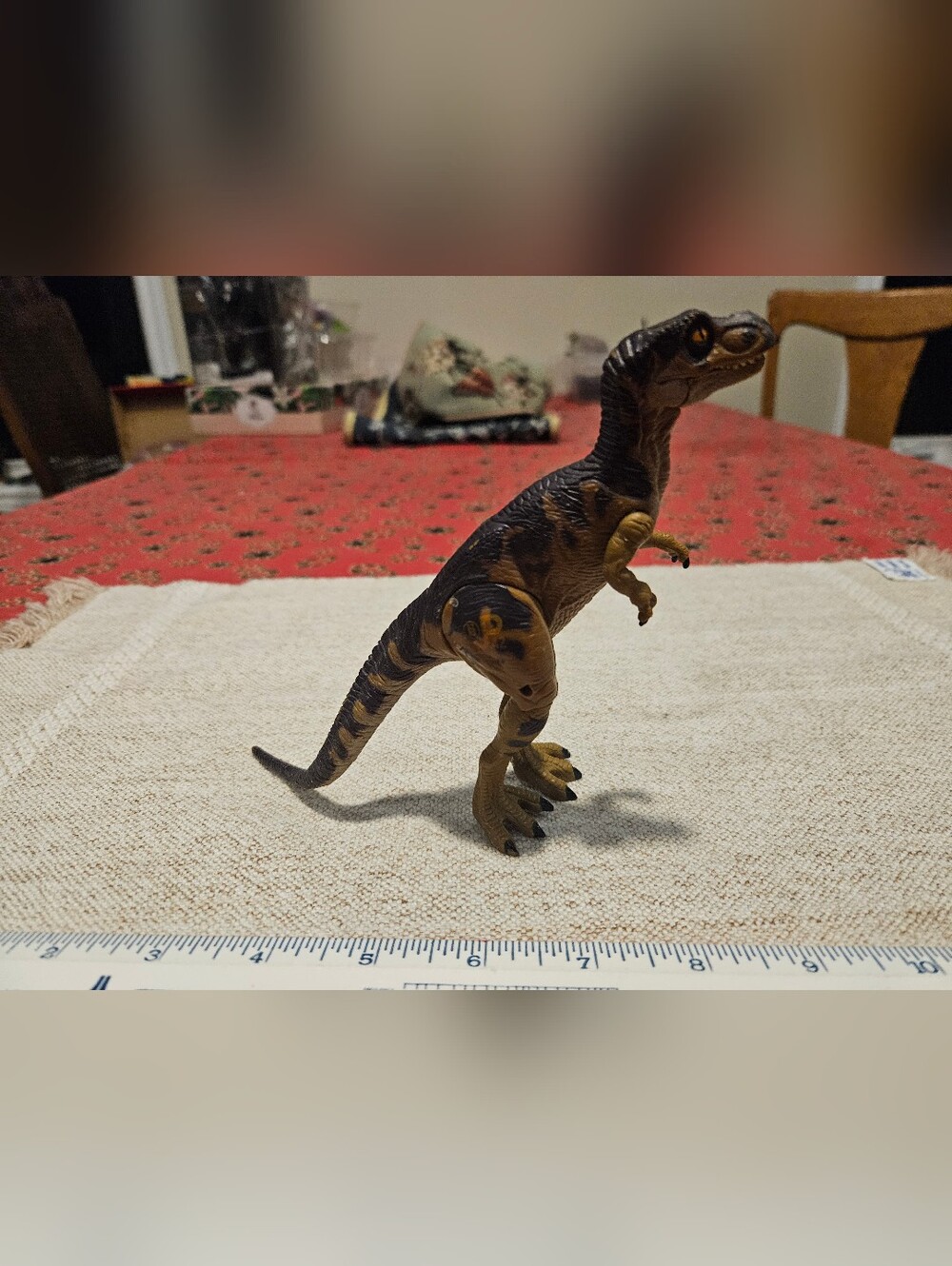 Jurassic Park baby T-Rex Site B JP 42 w/ Injured Leg 1997 hasbro